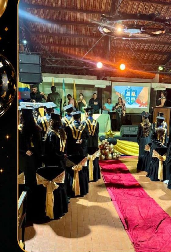 Graduandos durante la ceremonia